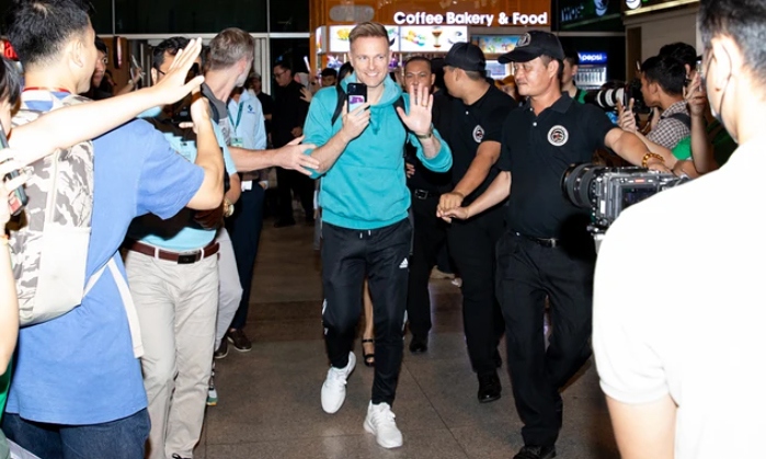 Westlife band warmly welcomed for second return to Vietnam